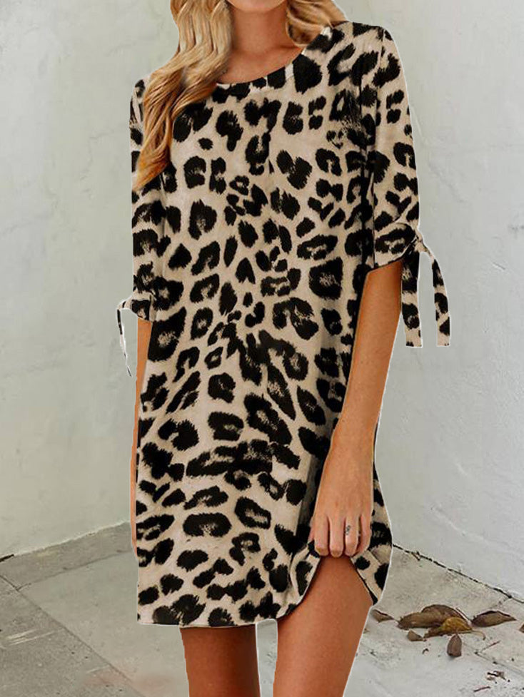 Kurzärm Kleid mit Rundhalsausschnitt und Leopardprin